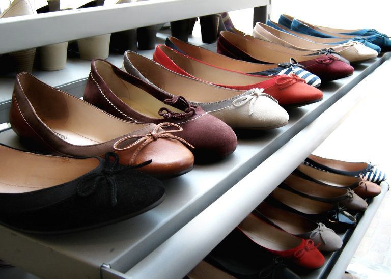 Flat shoes