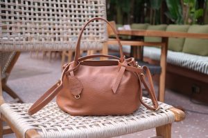 Tas leather